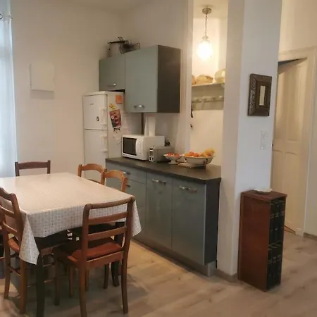 Semesterbostad Maison Les Buissonnets